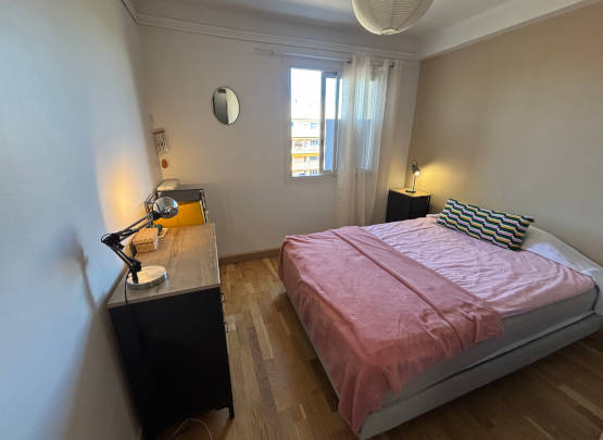 Chambre et lit appartement Grand Pin Antibes 68 m² 3 pièces