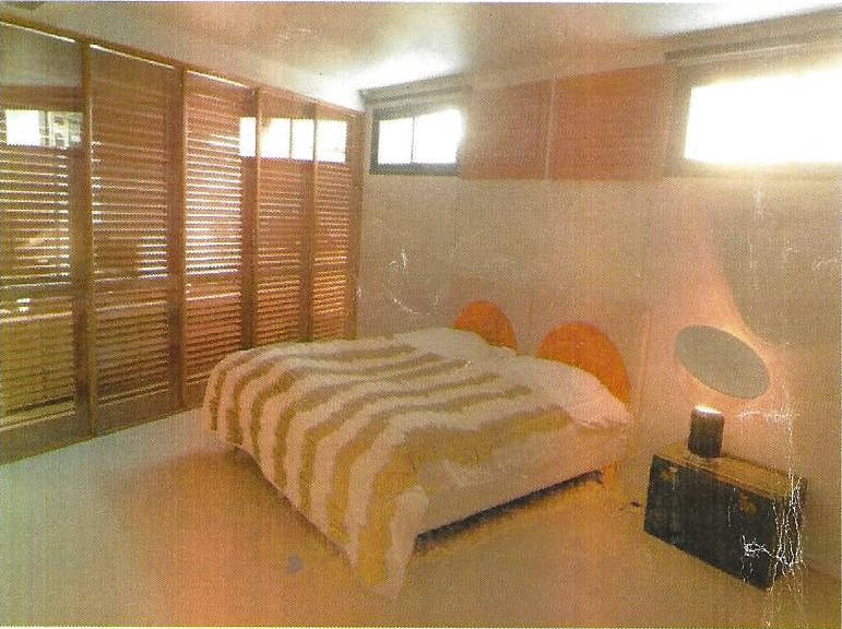Chambre lit logement Cannes Banane